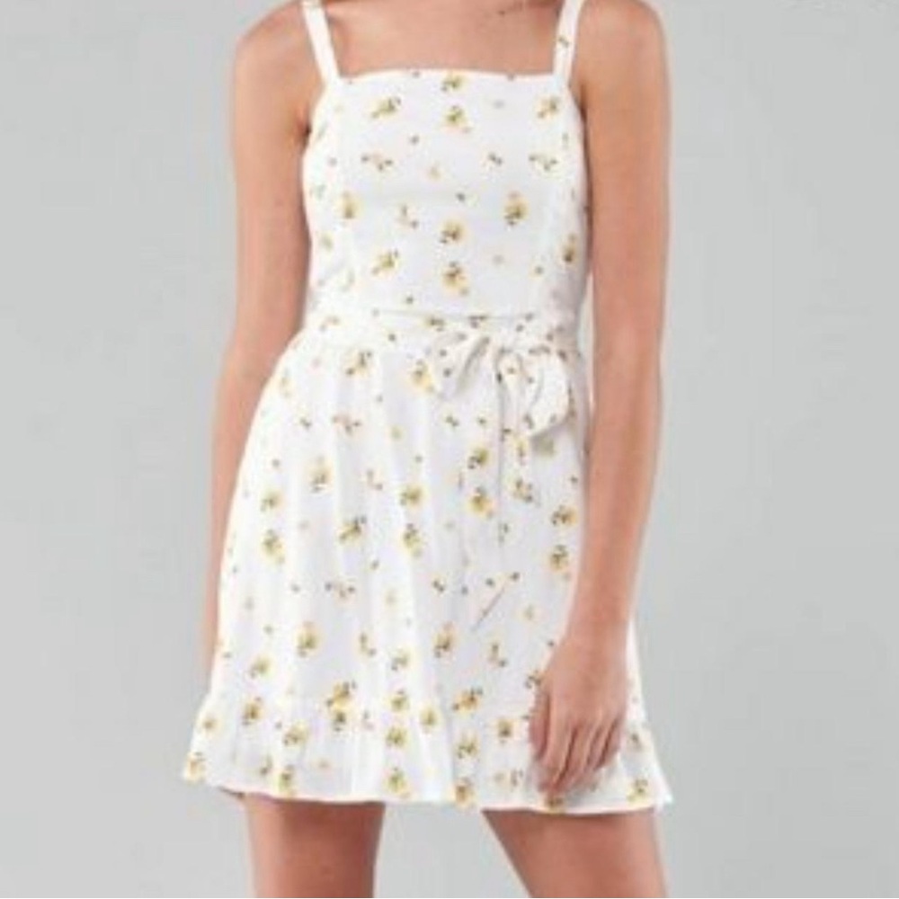 MOVING SALE - Floral hollister sun dress ✰ floral // summer // spring